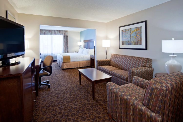 Holiday Inn Express Hotel & Suites St. Cloud by IHG