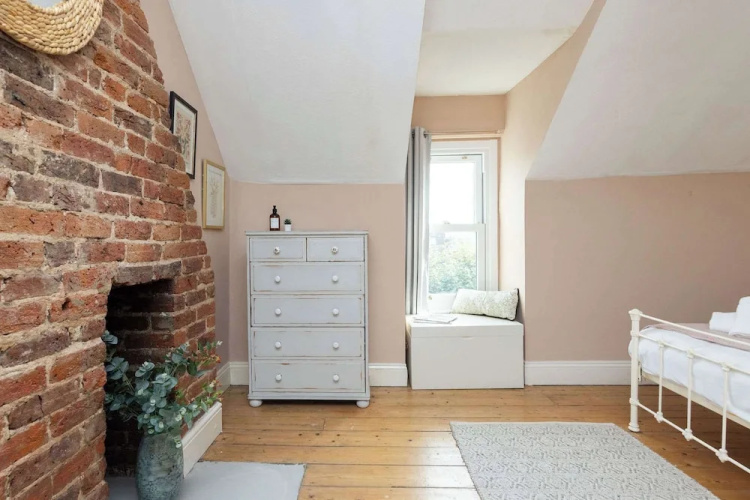 Characterful City Maisonette for 4