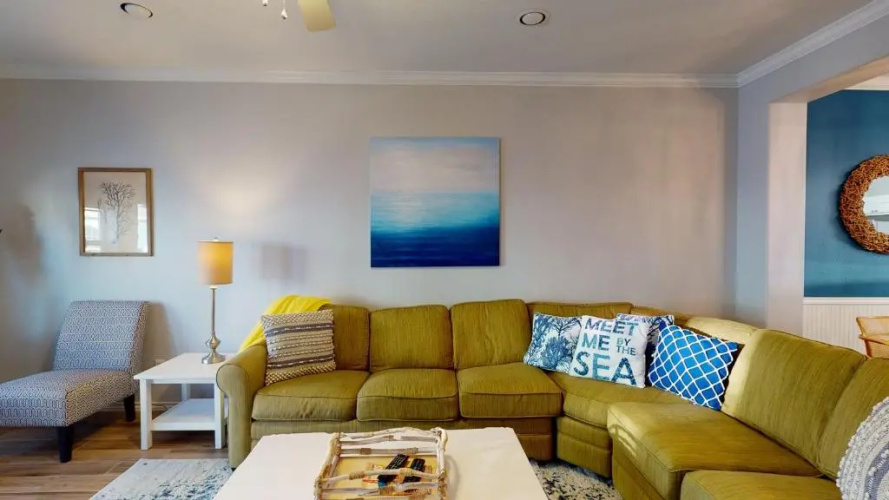 MC18 Upscale Condo, Shared Pool, Close to Beach
