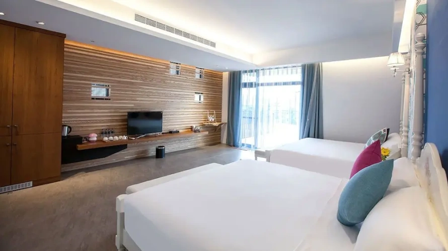 Deluxe Quadruple room with balcony