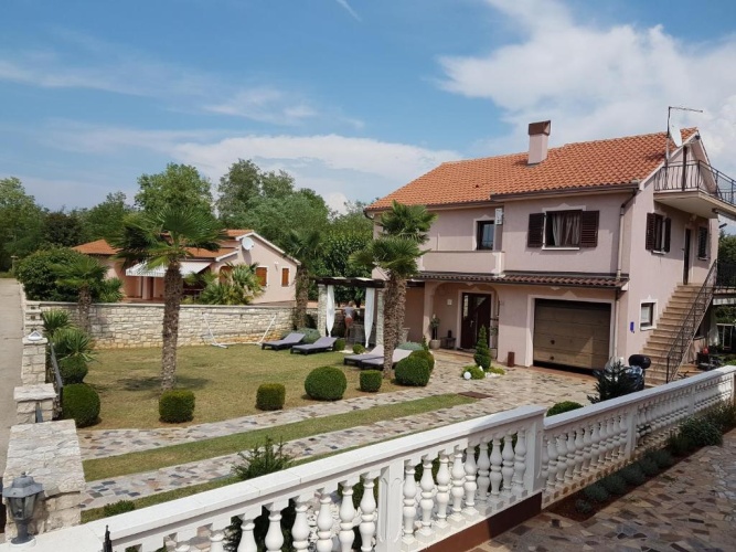 2 Bedrooms Cottage