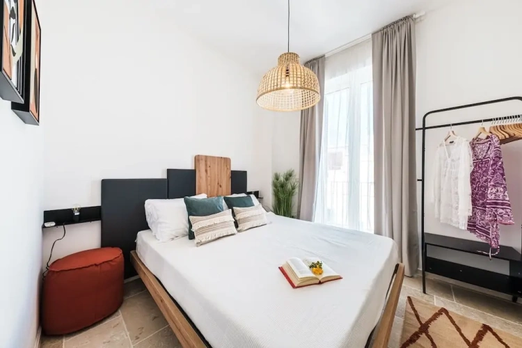 2 Bedrooms Apartment with partial sea view