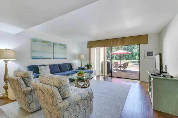 2 Bedrooms Villa