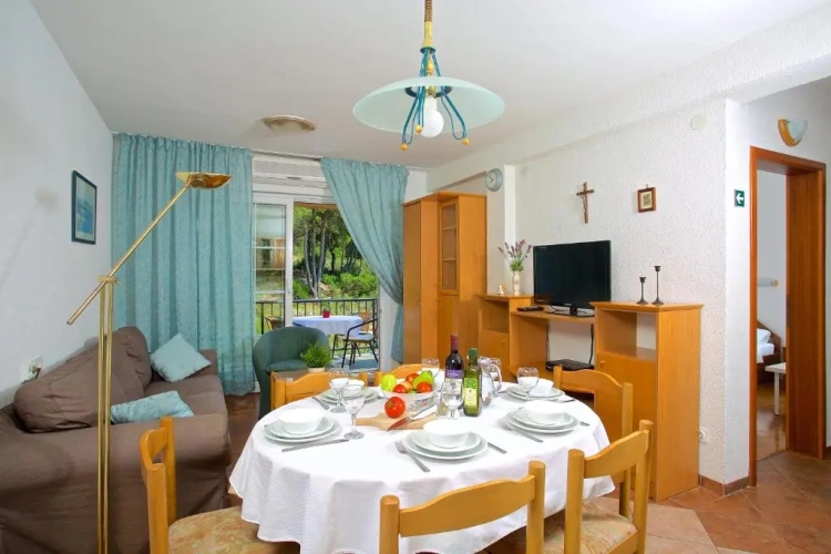 3 Bedrooms Apartment