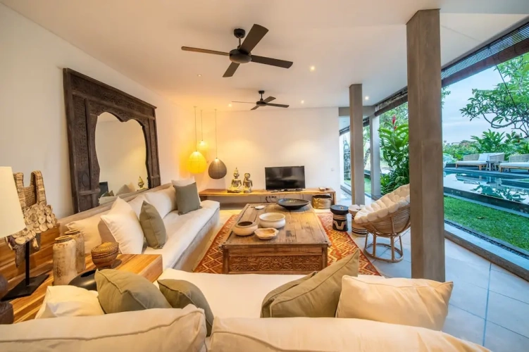 4 Bedrooms Villa