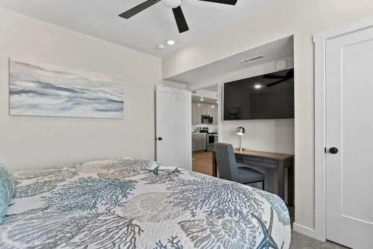 Dreamy Lagoon 2 Bedroom Condo
