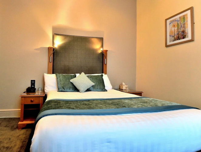 Queens Court Hotel