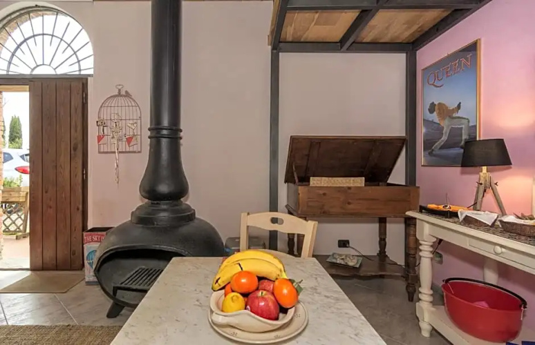 Bed And Breakfast Queen