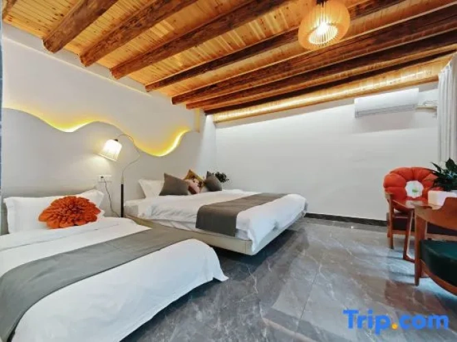 Standard Twin room with garden view