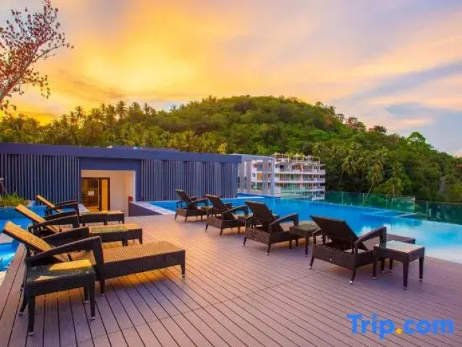 Nice Studio Top-Floor. Scenic Rooftop Pool. Surin Beach