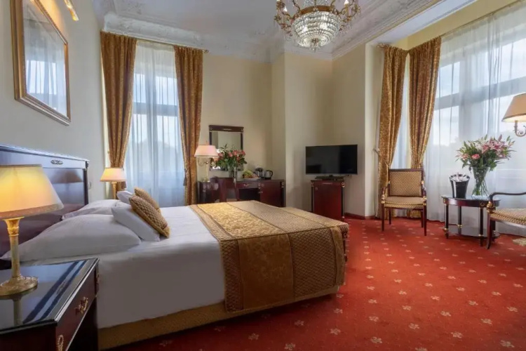 Savoy Westend Hotel