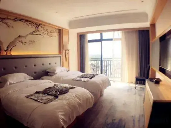 Ford Land Hotel