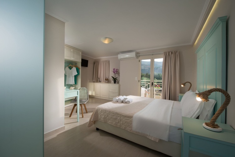 Superior with Outdoor Hydrojet Suite with sea view