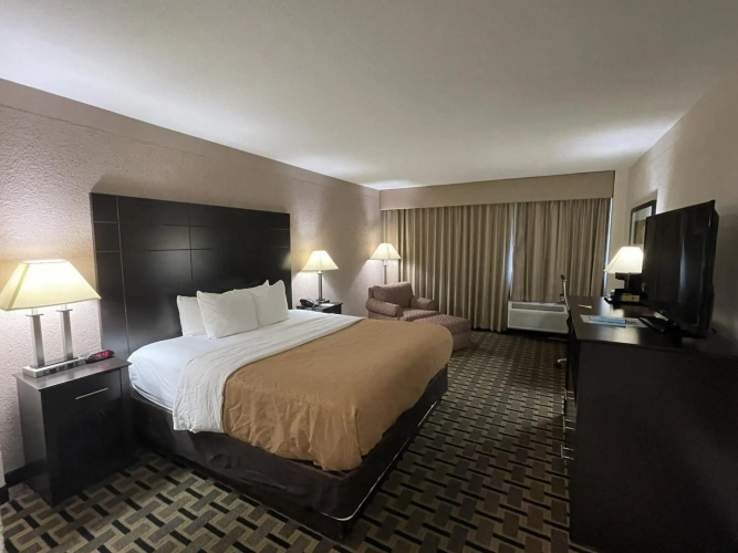 Quality Inn & Suites Cincinnati Downtown Area
