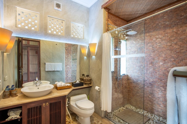 2 Bedrooms Villa