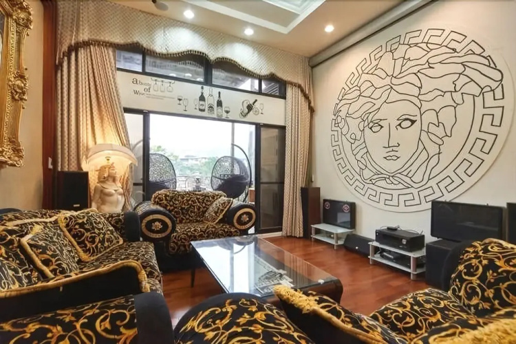 W Villa
