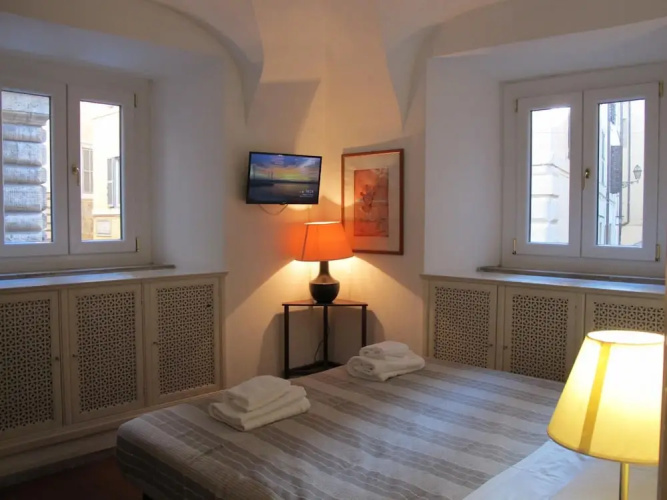 Aurora in Pantheon Apartment