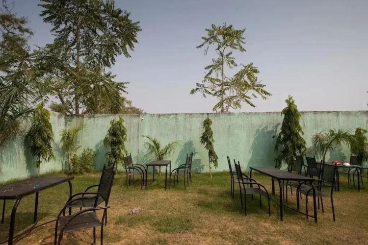 R.R.Hotel Restaurant & Lounge