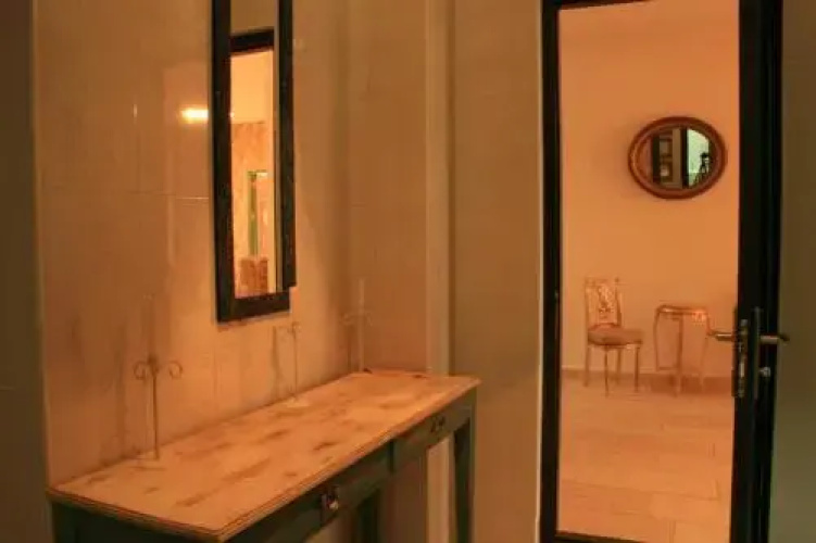 Hotel Pirosmani