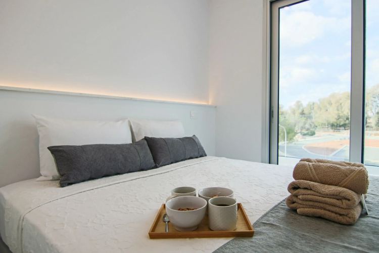 Phaedrus Living: Executive Harbour Suites 203