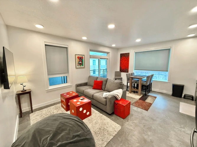 3 Bedrooms Luxury Apartment with city view