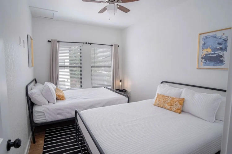 3 Bedrooms Apartment
