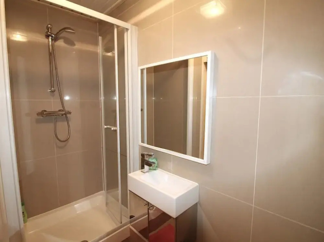 Kensington 3 Bed 2 Bath Apartment