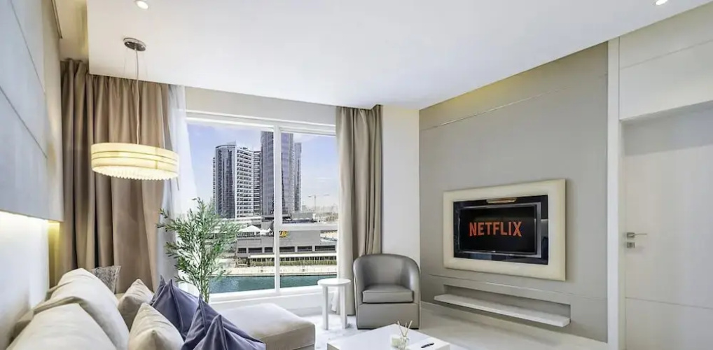 LUX The Voleo Canal View Suite