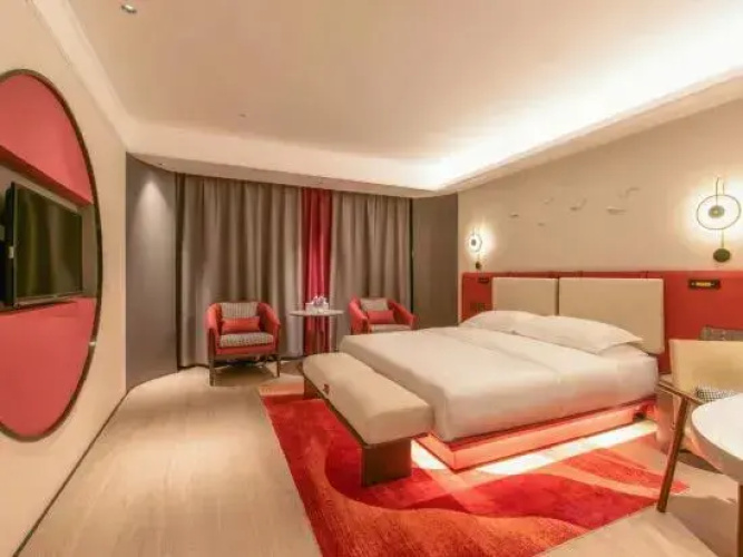 Sunshine Holiday Hotel