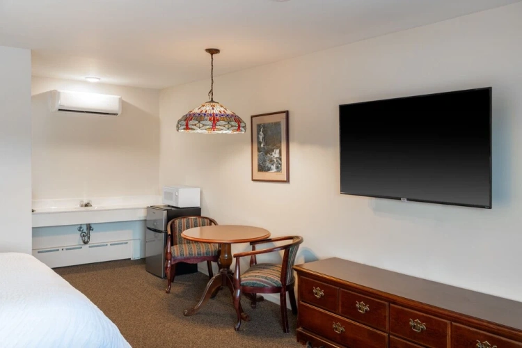 Standard Quadruple room with partial view