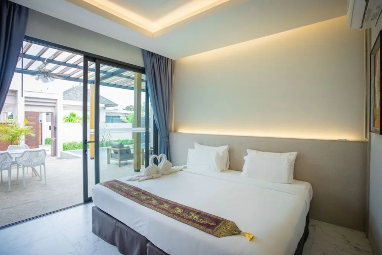 Gold Chariot Pool Villa