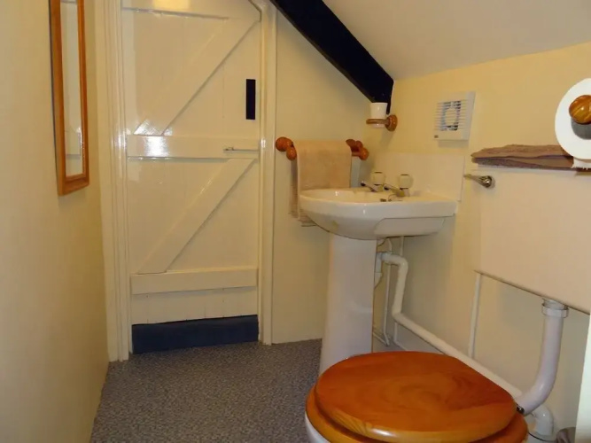 Lew Quarry Cottage
