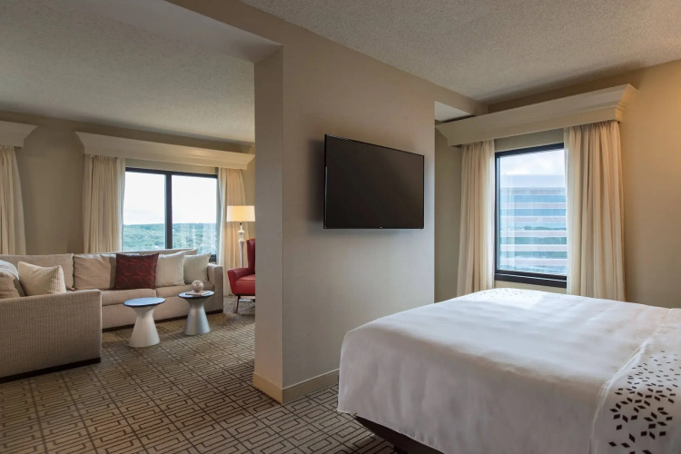 Renaissance Austin Hotel
