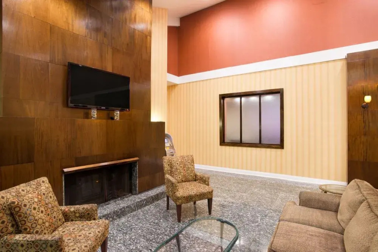 Ramada By Wyndham Whitehall/Allentown
