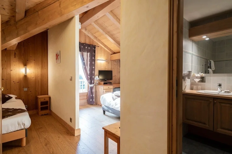 Standard Triple room with balcony
