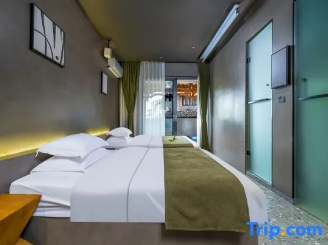 Standard Double room with balcony and with street view