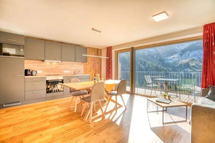 2 Bedrooms Apartment with mountain view