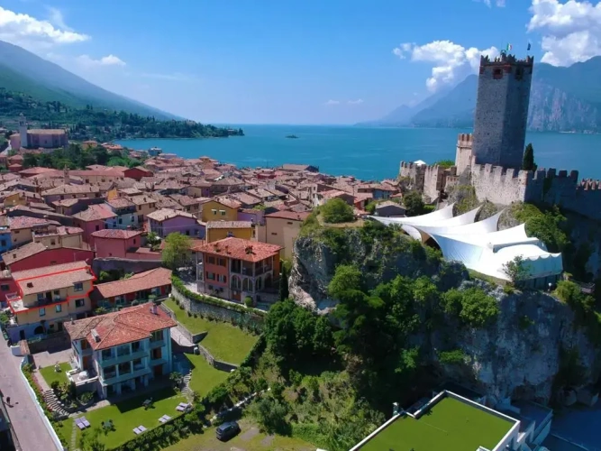 1 Bedroom Apartment with balcony and with lake view