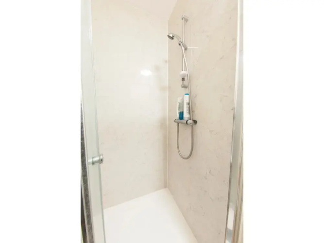 Spacious & Quiet 4BR Flat for 8 in Hampstead