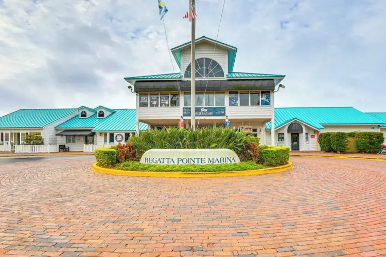 Walk to Manatee River: Palmetto Unit w/ Sunroom