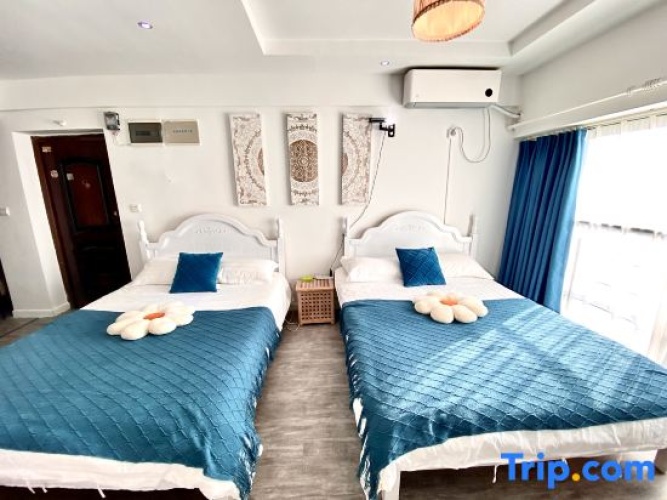 Standard Twin room with city view