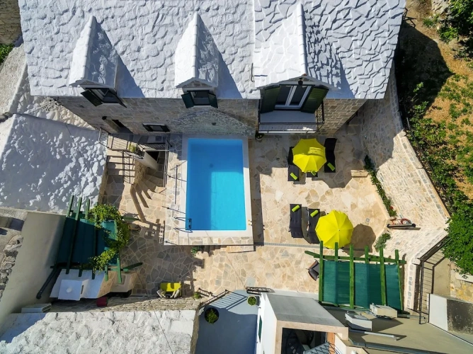 3 Bedrooms Villa
