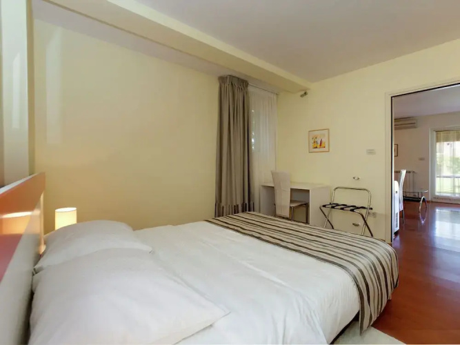 Apartment with Shared Pool, Terrace, A/C And Wifi 800 M From the Beach