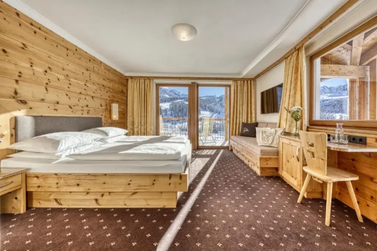 Double Junior Suite with balcony and with mountain view
