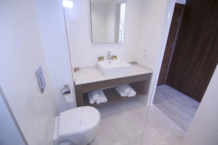Deluxe room with balcony and with partial sea view