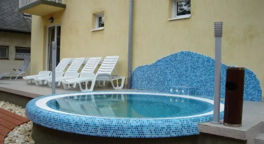 Csiszar Panzio es Apartmanhaz