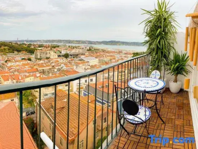 Deluxe 3-bedroom Duplex with stunning Lisbon views
