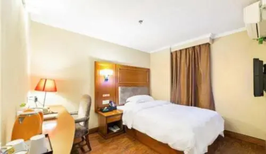 Ibis Chongqing Ranjiaba Hotel