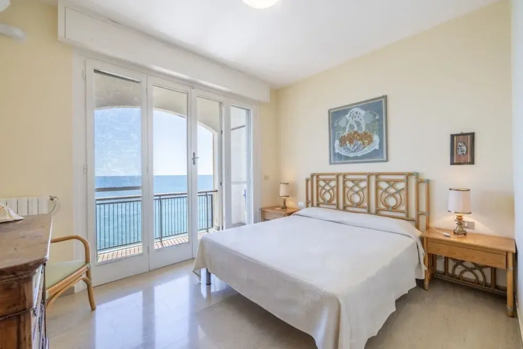2 Bedrooms Apartment with balcony and with sea view