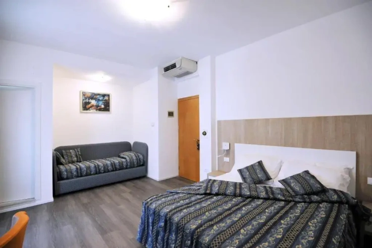 Standard Triple room with balcony